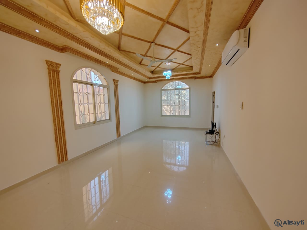 5 Master Bedrooms, Near Main Roadi, Big Yard, Excellent Location, Best Price.-1