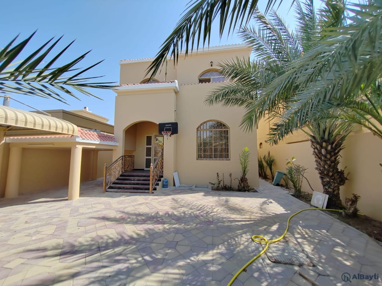 5 Master Bedrooms, Near Main Roadi, Big Yard, Excellent Location, Best Price.-2