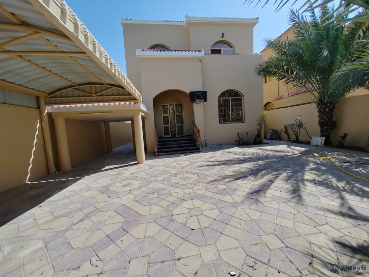 5 Master Bedrooms, Near Main Roadi, Big Yard, Excellent Location, Best Price.-3