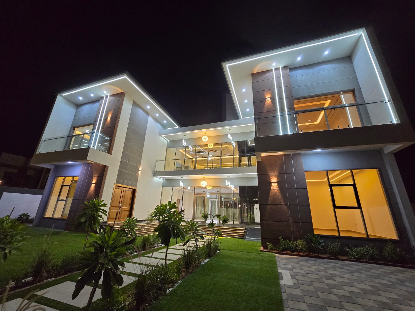 Elegant Mediterranean Villa for Sale: A Luxurious Retreat in Prime Location-3