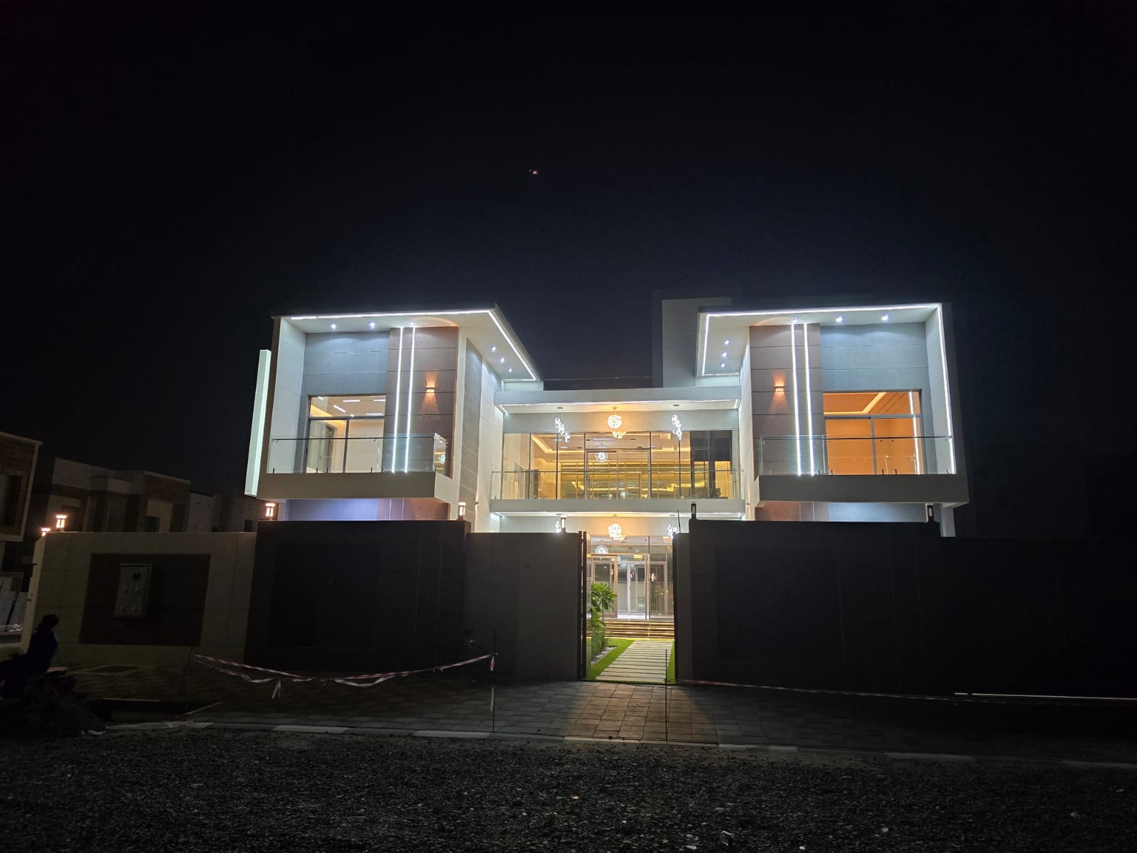 Elegant Mediterranean Villa for Sale: A Luxurious Retreat in Prime Location-0