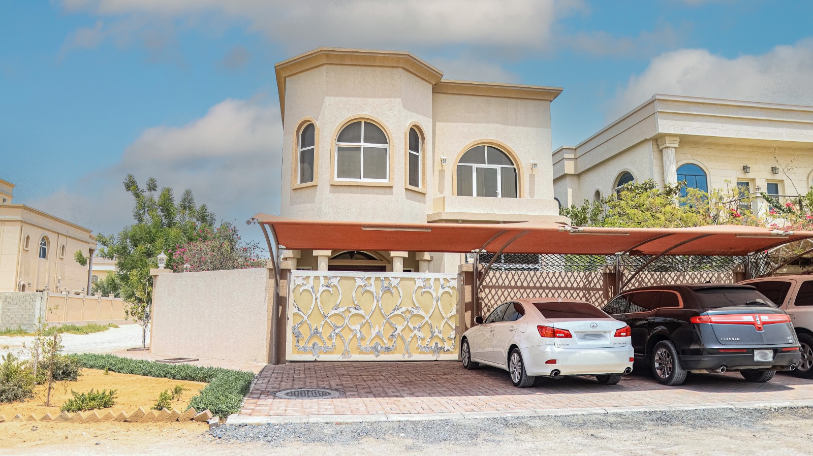 Own Constructed Luxury Villa For Sale | Strong Decoration | Deluxe Finishing | Ready to move-0